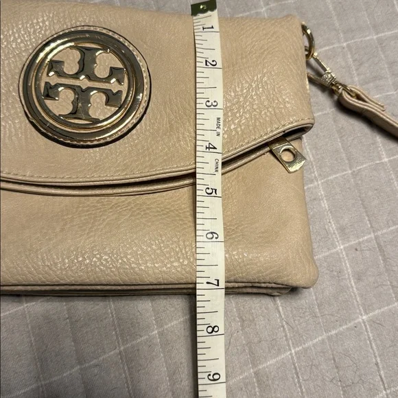 Designer Inspired Tan Crossbody purse with removable straps - Picture 6 of 6